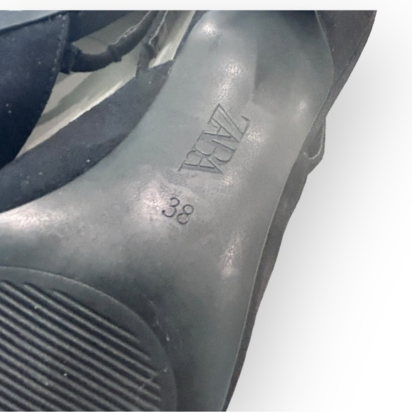 NWOT Zara Black Suede Pointy Toe Slingback Kitten Heels With Gold Chain - Picture 12 of 13